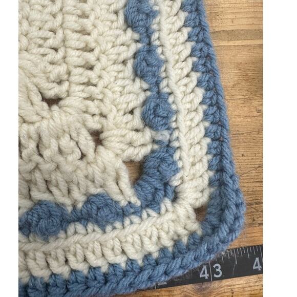 Vintage hand crochet knit cottagecore 3D flower accent throw blanket grannycore - Picture 15 of 16